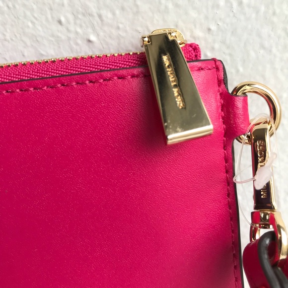 SOLD 🆕 Michael Kors Leather Wristlet - Picture 6 of 8